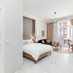 Apartament Black Onyx Comfort - Elegant Stay- Center Next To Airport Bus Salonic