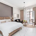 Black Onyx Comfort - Elegant Stay- Center Next To Airport Bus * Salonic