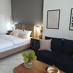 Black Onyx Comfort - Elegant Stay- Center Next To Airport Bus