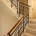 Black Onyx Comfort - Elegant Stay- Center Next To Airport Bus Apartament Salonic