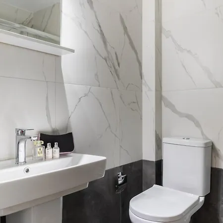Black Onyx Comfort - Elegant Stay- Center Next To Airport Bus * Thessaloniki