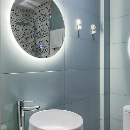 Black Onyx Comfort - Elegant Stay- Center Next To Airport Bus Thessaloniki