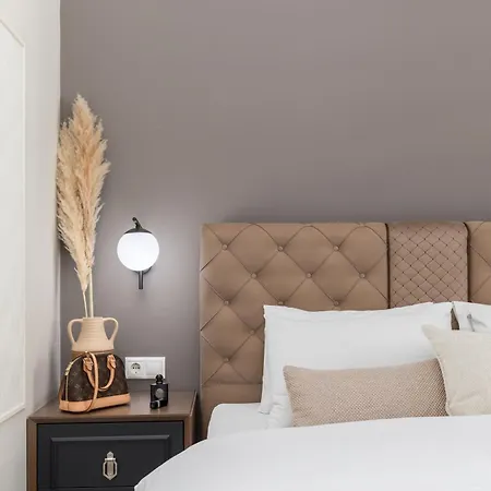 Black Onyx Comfort - Elegant Stay- Center Next To Airport Bus *