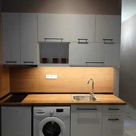 Black Onyx Comfort - Elegant Stay- Center Next To Airport Bus Apartment *