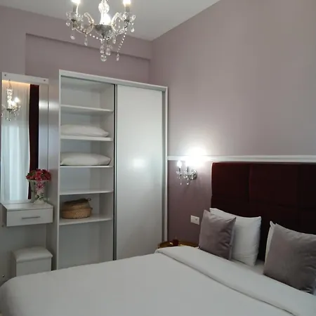 Apartment Black Onyx Comfort - Elegant Stay- Center Next To Airport Bus *