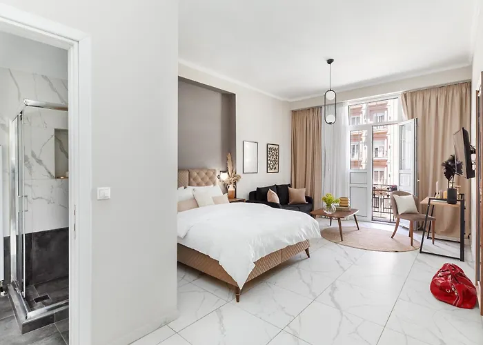 Apartmán Black Onyx Comfort - Elegant Stay- Center Next To Airport Bus Soluň