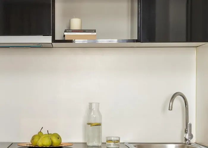 Apartmán Black Onyx Comfort - Elegant Stay- Center Next To Airport Bus
