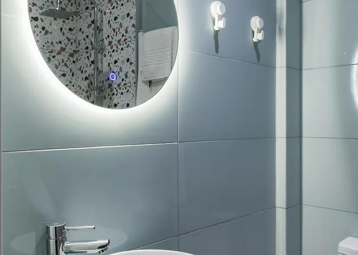 Black Onyx Comfort - Elegant Stay- Center Next To Airport Bus Salonic