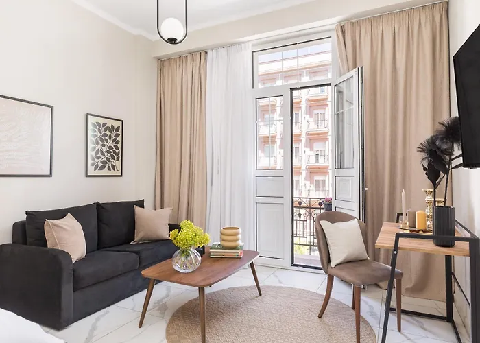 Black Onyx Comfort - Elegant Stay- Center Next To Airport Bus Apartmán *