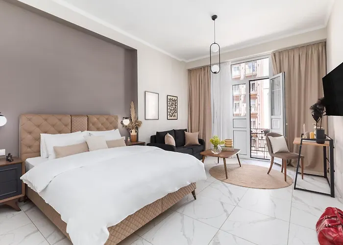 Black Onyx Comfort - Elegant Stay- Center Next To Airport Bus * Soluň