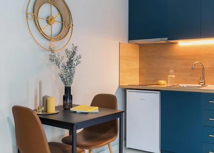 Black Onyx Comfort - Elegant Stay- Center Next To Airport Bus Apartament Salonic